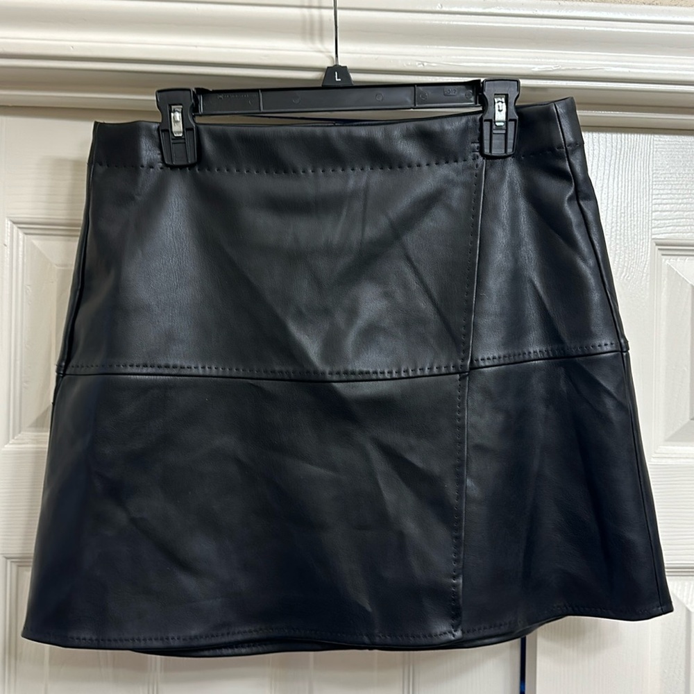 Max studio vegan leather skirt NWT